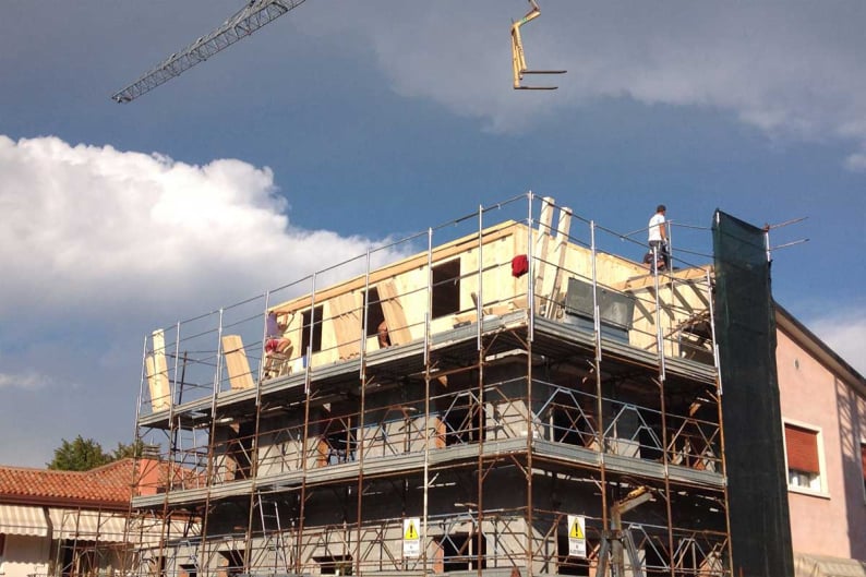 DURANTE - Intervento di ristrutturazione pesante con ampliamento a Treviso